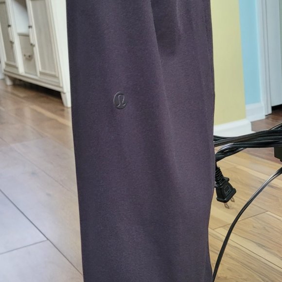 Lululemon On the Fly Pant Full Length- Luxtreme Size 6 - Picture 6 of 10